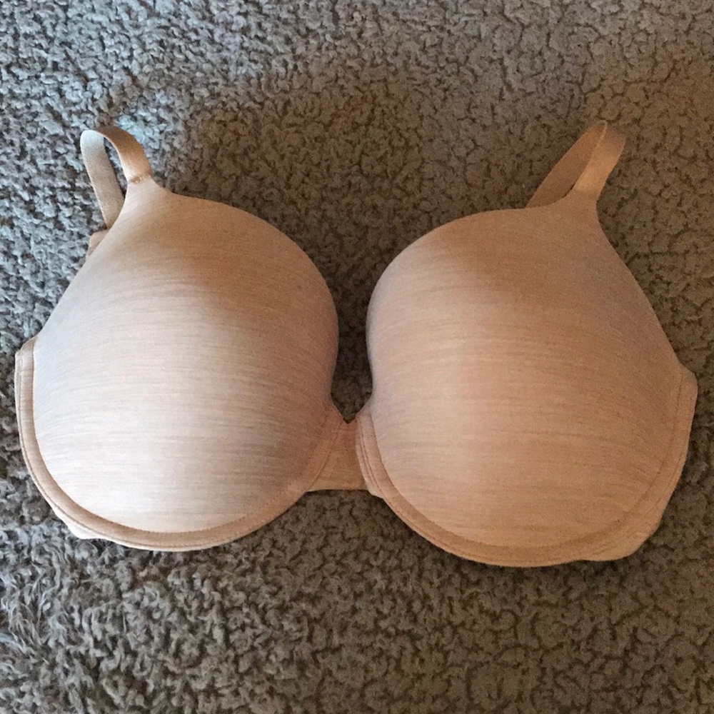 Victoria’s Secret uplift demi bra. 34DDD.